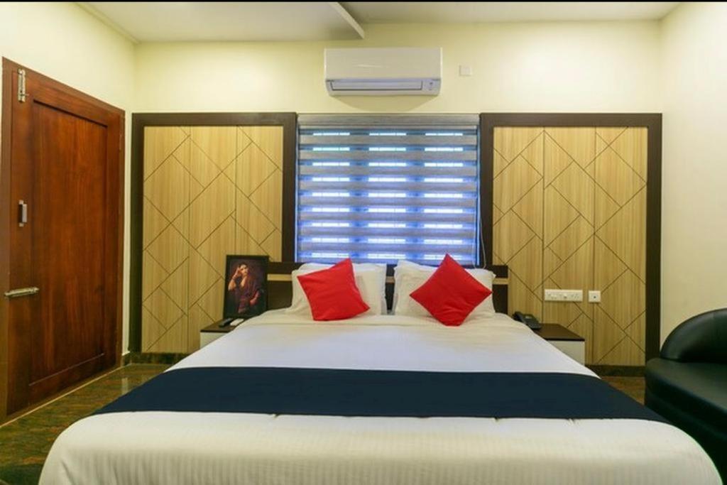 Kolattupuzha Thenmala Hormuz Inn מראה חיצוני תמונה